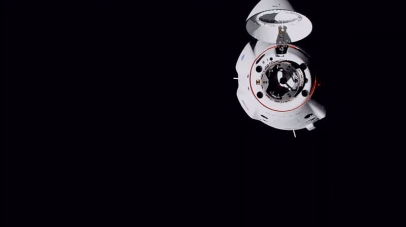 Spacex crew dragon docking