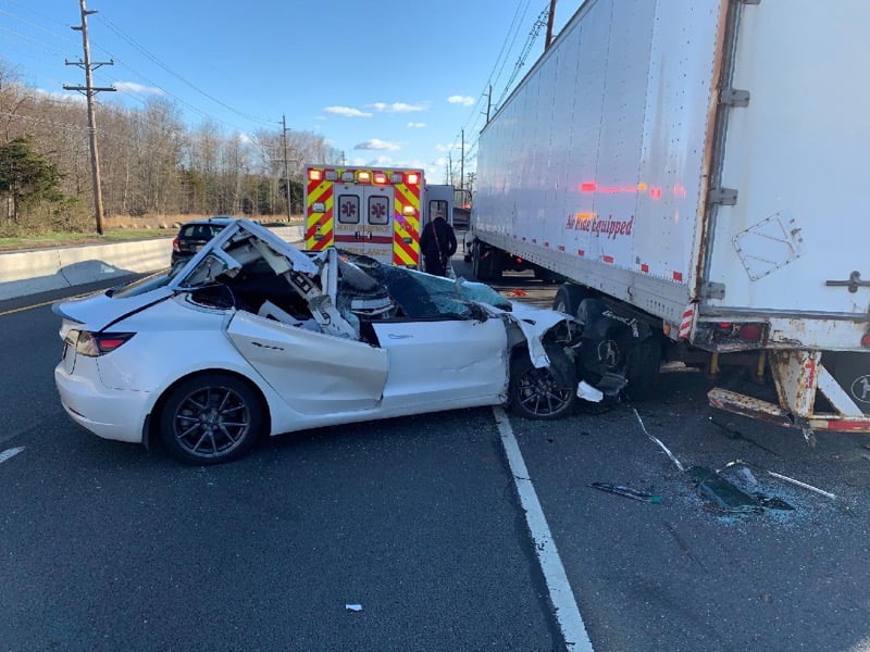 Tesla Driver Was Distracted During Crash Into Parked Tractor Trailer Say Police Teslanorth Com