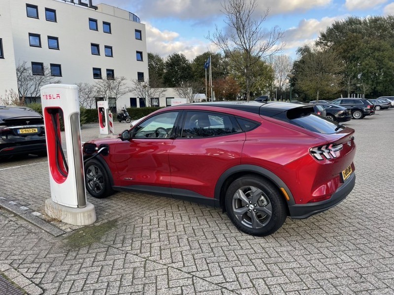 First Look: Ford Mustang Mach-E Charging at a Tesla Supercharger - TeslaNorth.com