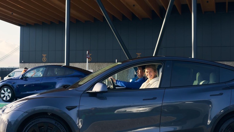 Model y uk 2