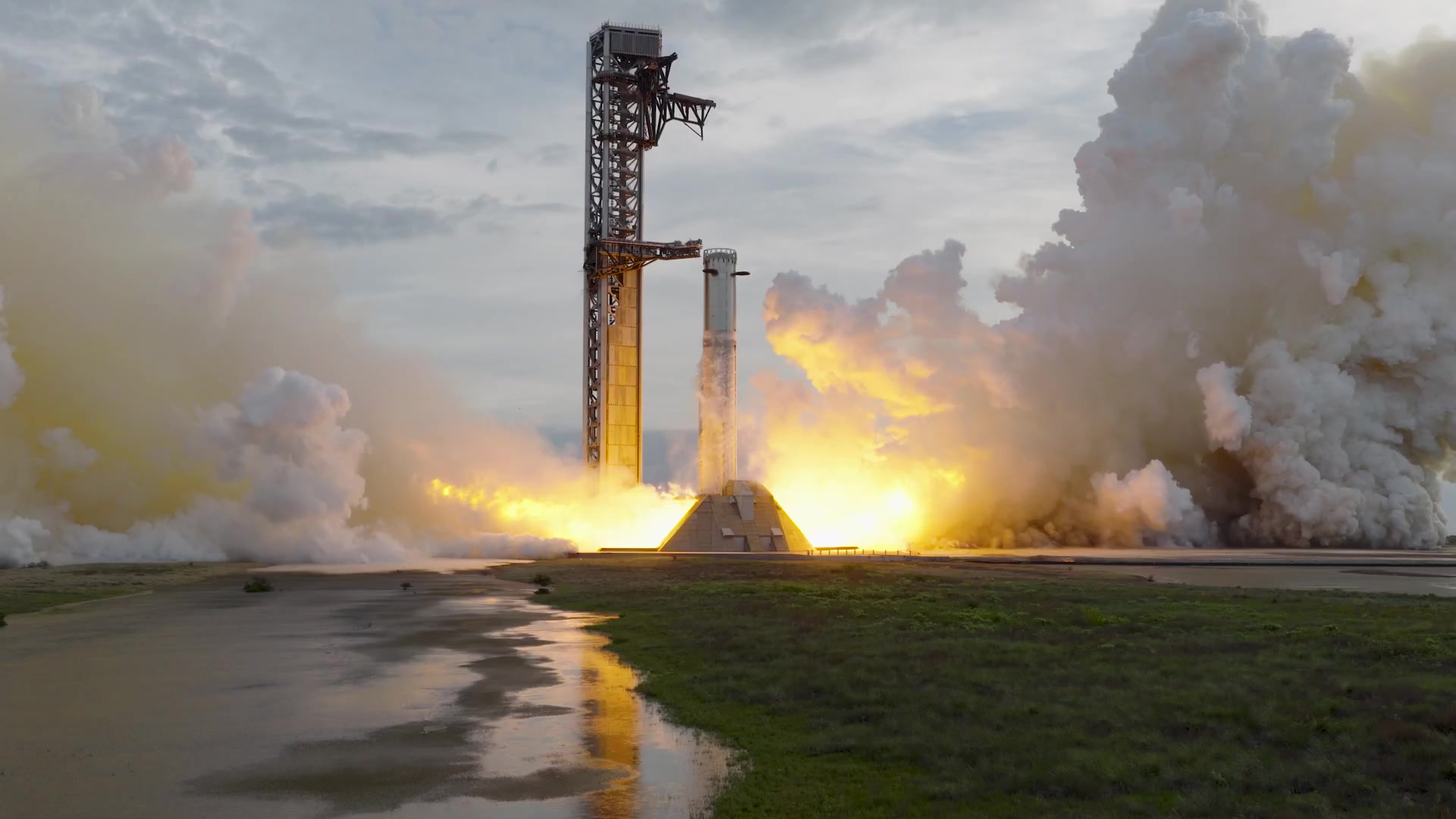 spacex-super-heavy-flight-15-static-fire | TeslaNorth.com SpaceX Super Heavy booster static fire at Starbase ahead of Starship Flight 15